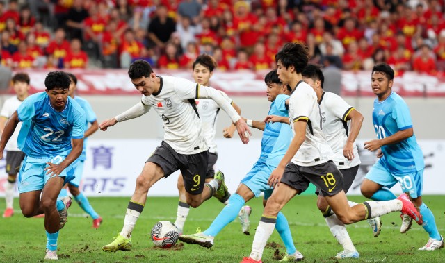 末轮死磕澳大利亚！王钰栋半场造6球，国足10-0全国人口仅6万弱旅